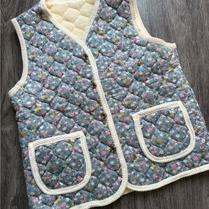 Kimjang Vest- Floral Quilted Vest